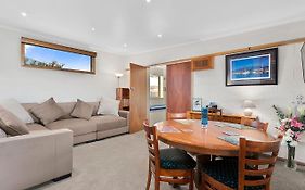 Forty South Cottage - A Secluded Waterside Getaway